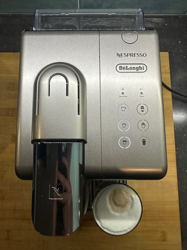 Nespresso Lattissima Touch Original Espresso Machine with Milk F in Coffee Makers in Hamilton - Image 3