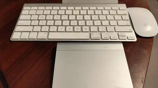 Apple iMac 21.5-inch Late 2012 in Desktop Computers in Delta/Surrey/Langley - Image 4