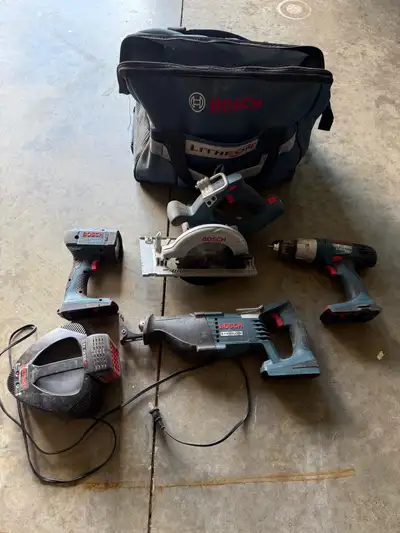 Set comes with one battery. Everything is same as on the picture.