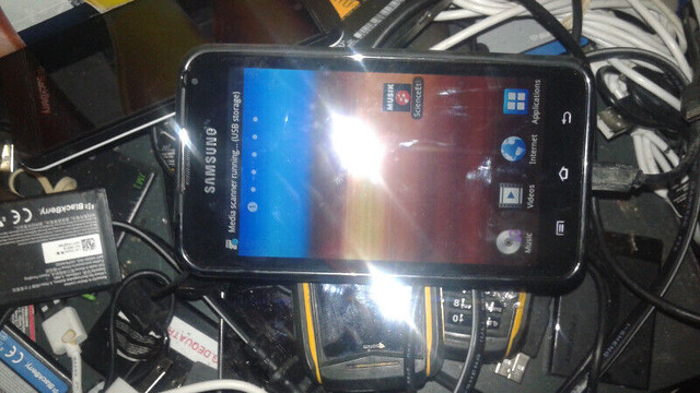 Samsung Galaxy Player 5.0 Digital Media MP3 Player YP-G70 8GB W/ dans Autre  à Ville de Montréal - Image 2