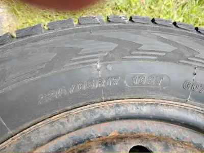 4 pneus d’occasion d’hiver, 17 pouces avec jantes, 225-65-R17, étaient sur Rogue de Nissan 400$