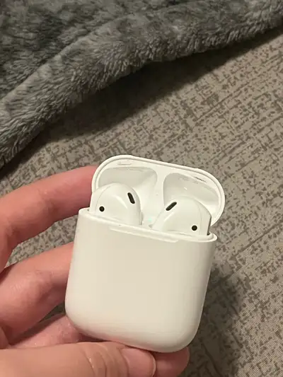 Gen 1 AirPods (Apple) , View more