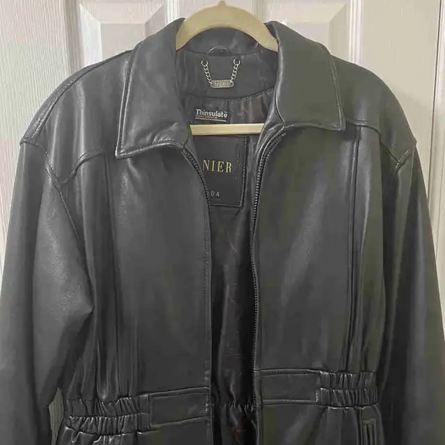 Vintage Danier Women’s Black Leather Jacket in Women's - Tops & Outerwear in Mississauga / Peel Region - Image 2
