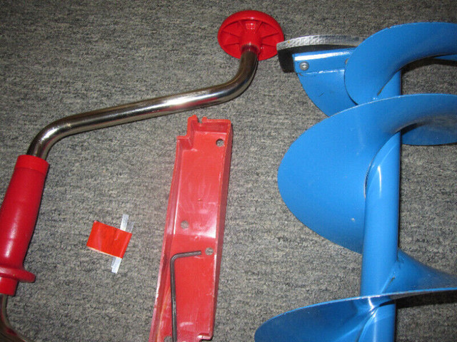 Hand Ice Auger in Fishing, Camping & Outdoors in North Bay - Image 3