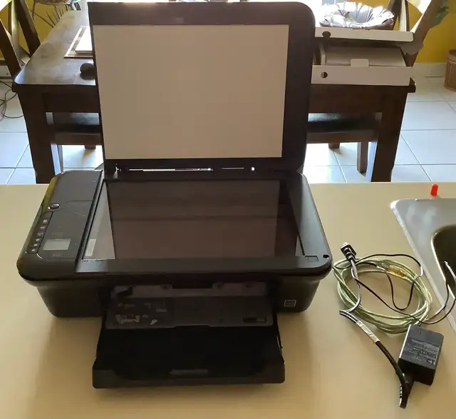 Imprimante HP Deskjet 3050 in Printers, Scanners & Fax in Longueuil / South Shore - Image 3