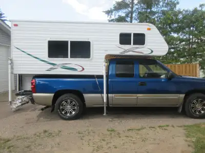 Up for sale is a 2008 Apache "Chief 8.00 SE" truck camper in excellent, like-new condition. This cam...