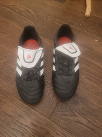 Soccer shoes