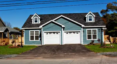 Beautiful 4 plex is just foot steps away from all amenities that Mahone Bay has to offer. This spaci...