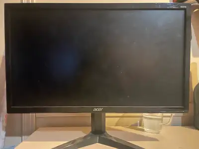 Pc monitor Cables not included