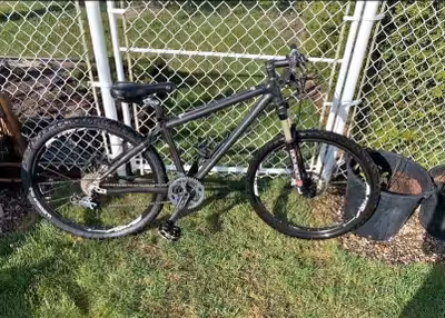 Je vend mon ancien vélo de montagne. Payé 2200$. Je m'en débarrasse car depuis que j'ai mon auto je...