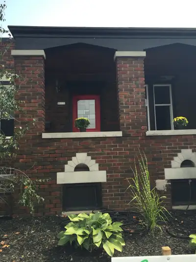 3 Bedroom Heat/gas, water and internet included in the rent!