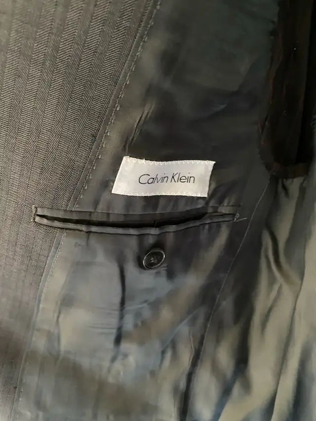 Men’s Calvin Klein Suit Jacket - Grey Tweed Herringbone in Men's in Calgary - Image 4