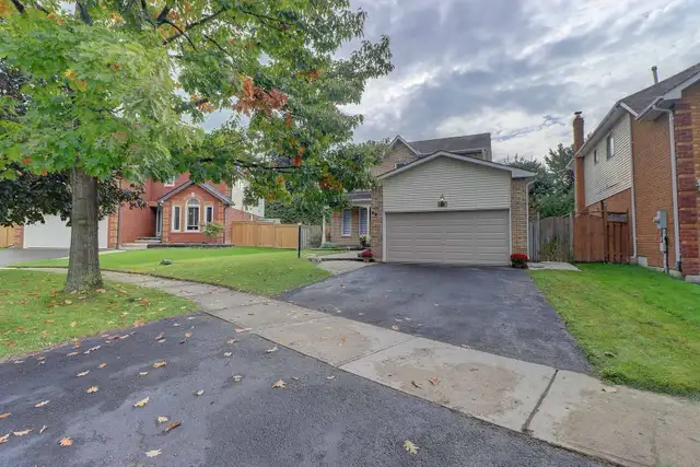 Detached House For Sale