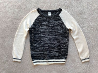 Women’s small Sweater cream black VERO MODA 23”long, 38”chest