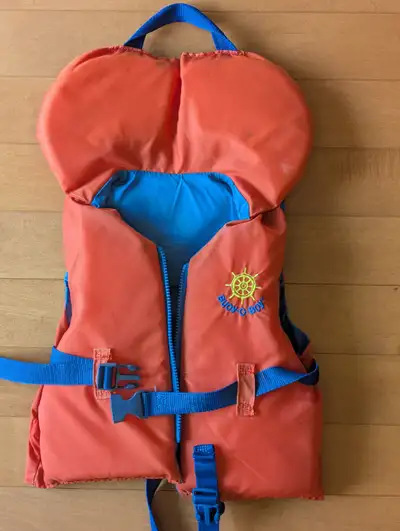 Child life jacket, 14 - 27 kg (30 - 60 lbs), made in Canada