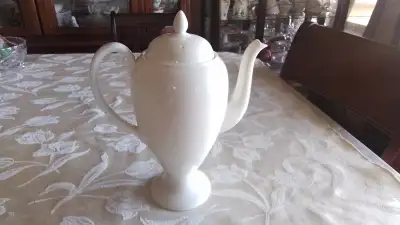 FINE BONE CHINA COFFEE / CHOCOLATE / TEA POT  - WEDGWOOD, View more