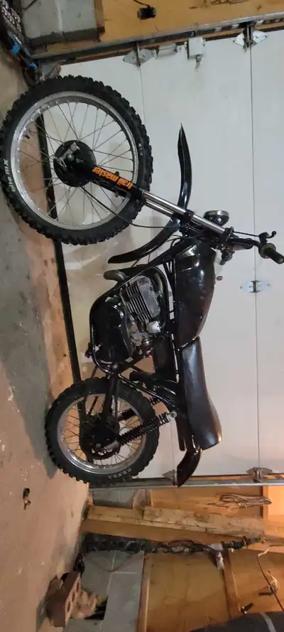 1973 Suzuki DS 185 dirt bike project bike needs a few small things, as of right now it is not runnin...
