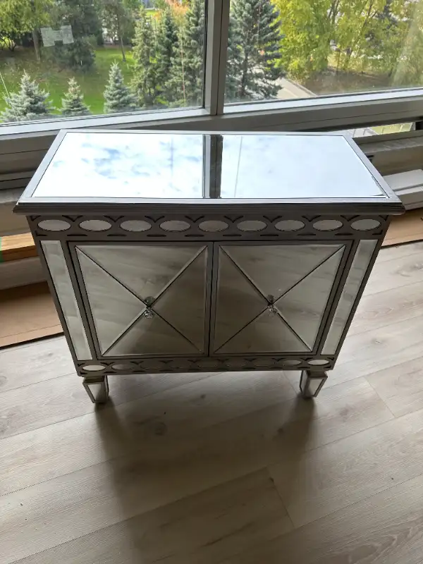 Cabinet - Glass 2 Door Cabinet in Hutches & Display Cabinets in City of Toronto - Image 3