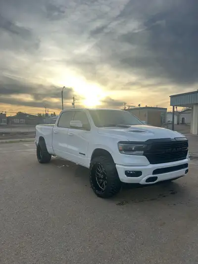 2022 Ram Sport 1500 Midnight Edition 37000km 5.7 Hemi Levelling Kit TIS Off-road Wheels -45 Offset T...