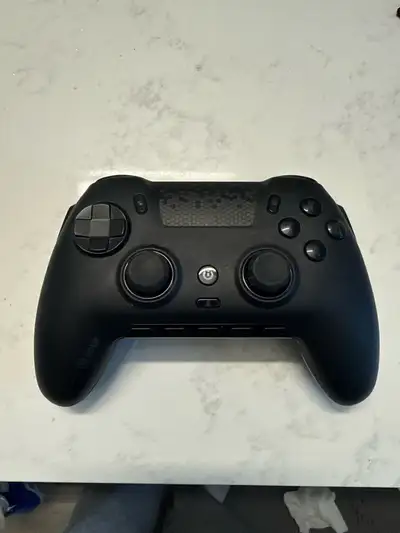 I'm selling a used Scuf envision wired PC controller. - Five Remappable G-Keys - Remappable Back Pad...