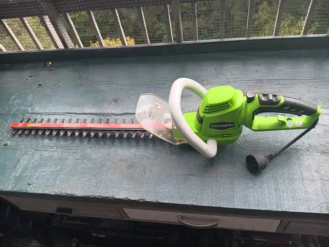 HEDGE TRIMMER $55 in Outdoor Tools & Storage in City of Toronto - Image 3