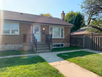 ✅ Available 1 Sep 2026 ✅ Bachelor Studio Basement Apartment for Rent – Scarborough Address: 63 Pachi...