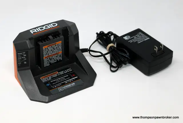 RIDGID 18V BATTERY CHARGER (R86093) in Other in Hamilton - Image 2