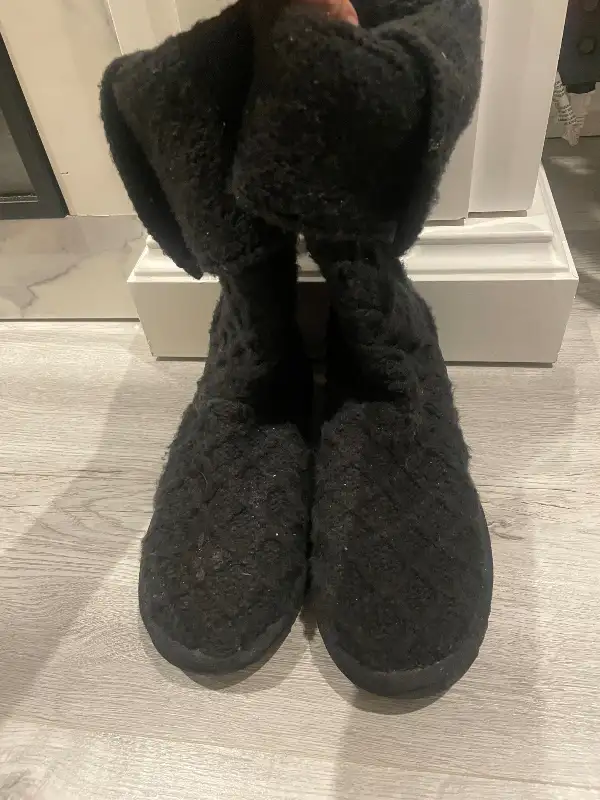 UGG knit boots in Women's - Shoes in City of Toronto - Image 5