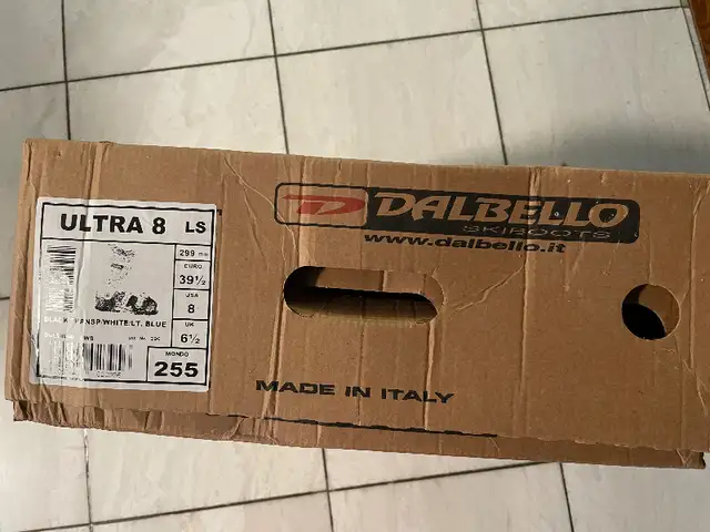 Dalbello Ultra 8 women’s ski boots in great condition in Ski in Markham / York Region - Image 3