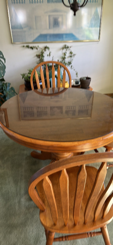 Dining room table in Dining Tables & Sets in Penticton