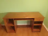 Ikea pine desk and chair $75 o.b.o. bureau et chaise en pin 75$