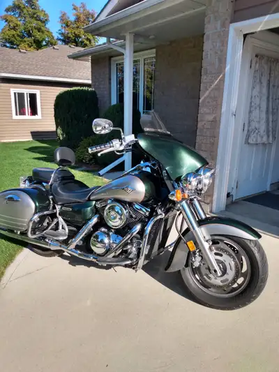 Fuel Injected Garage kept and well maintained. Light bar Memphis Shade Drivers back rest