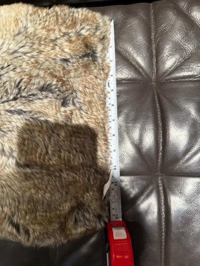 Pillow decor fur 2  in Home Décor & Accents in City of Toronto - Image 7