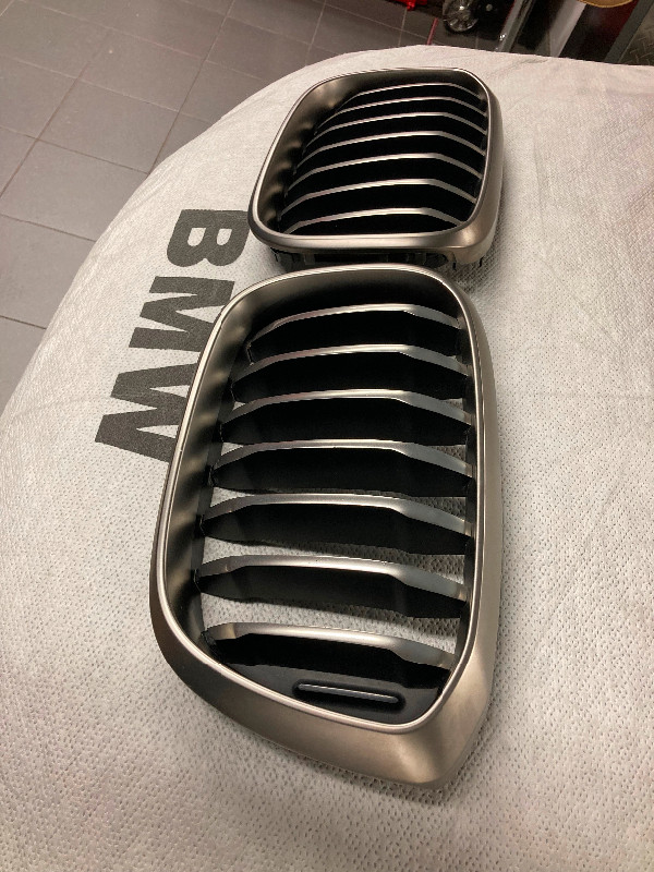 2018-2021 BMW X3/X4 G01/G02 M40i Cerium grey grills/mirror caps dans Autres pièces et accessoires  à Ville de Montréal - Image 3
