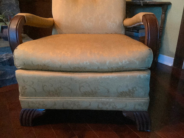 Vintage arm chair with ottoman in Chairs & Recliners in Gatineau - Image 2