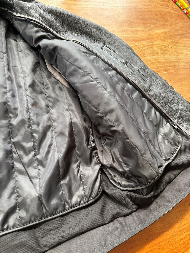 Leather motorcycle jacket size XL excellent condition  in Men's in Oshawa / Durham Region - Image 4