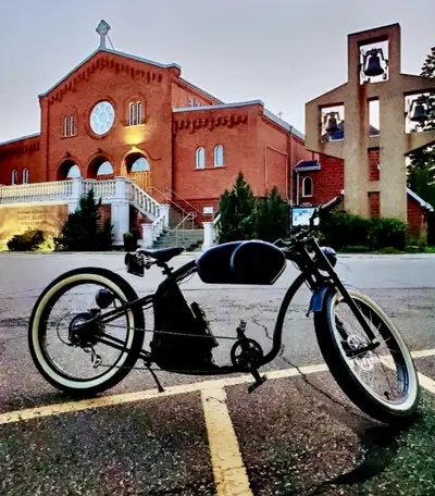 UNIQUE E-BIKE, RETRO DESIGN, LIKE NEW! Only 126 Km, Made in Vanc, View more