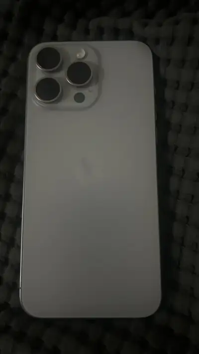 iPhone 15 Pro Max – 256 Go – Gris Titane – Très bon état – 1000, View more