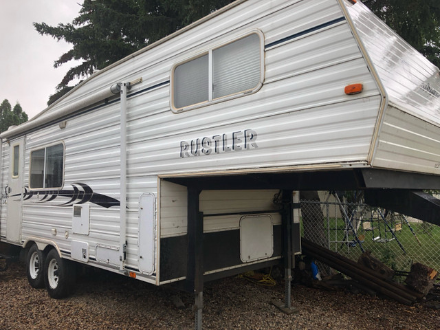 2002 Travelaire 5th Wheel Couples in Travel Trailers & Campers in Edmonton