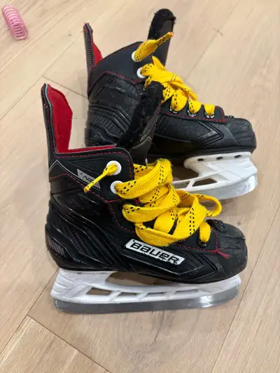 Bauer Youth 10 Y10 hockey skates, View more