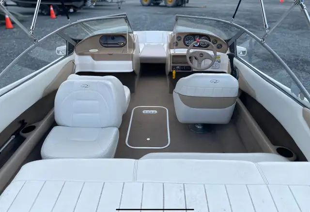 Regal Bowrider 1800 - 4.3 litres in Powerboats & Motorboats in Sherbrooke - Image 5