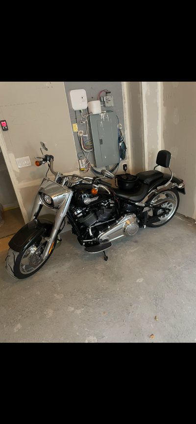 Selling my bike , one owner locally purchased, 1600kms , added a back seat rest ,cruise control, lit...