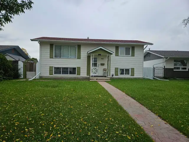 House for rent in St. Vital area Along Woodydell AveIdeal locat