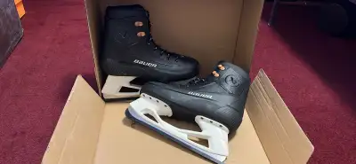 • Recreational ice skates – great for casual skating & outdoor rinks • Anatomically molded outer she...