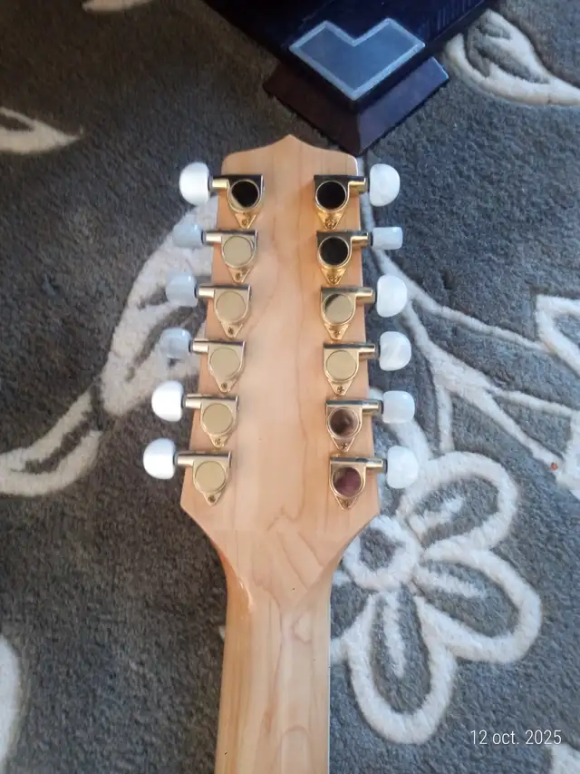 Beautiful Takamine Jumbo GJ72CE-NAT 12 guitar in great condition in Guitars in Drummondville - Image 9