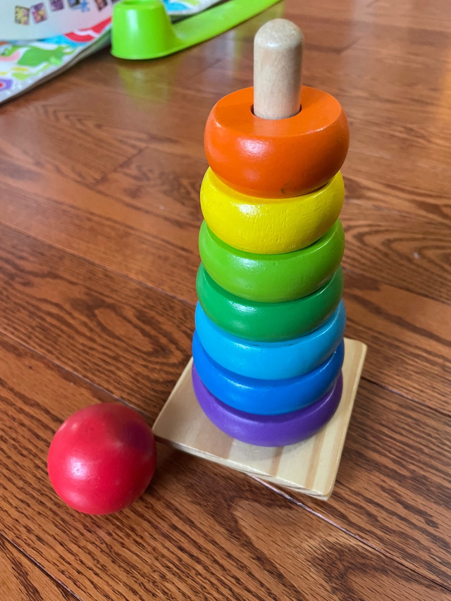 Melissa & Doug Rainbow Stacker Wooden Ring in Toys in Gatineau - Image 2