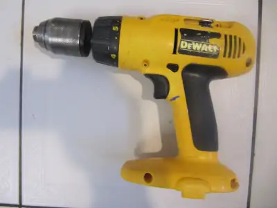 Up for sale is a Dewalt Model DW997 1/2 inch Hammerdrill for parts or restoration. Part of a busines...