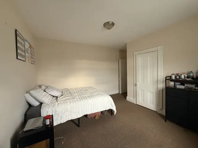 Master bedroom for rent in a spacious 3-bedroom townhouse in Room Rentals & Roommates in Peterborough - Image 10