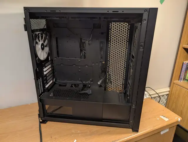 Corsair iCUE 7000X RGB Tempered Glass PC Case in System Components in Kitchener / Waterloo - Image 6