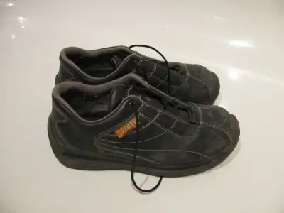 Souliers de sécurité à caps d'acier pour dame, View more